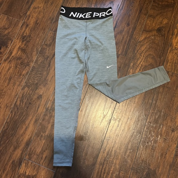Nike Pro Mesh-Paneled Leggings - Picture 2 of 14